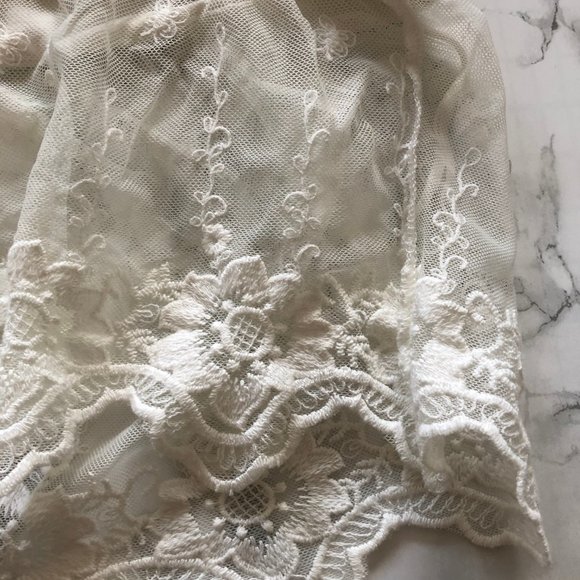 🌼 2/$15 White Bandeau Top with Lace - Picture 7 of 8